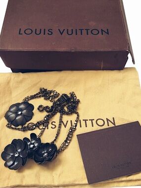 Authentic Louis Vuitton Runway Gunmetal Oversized Flowers Necklace